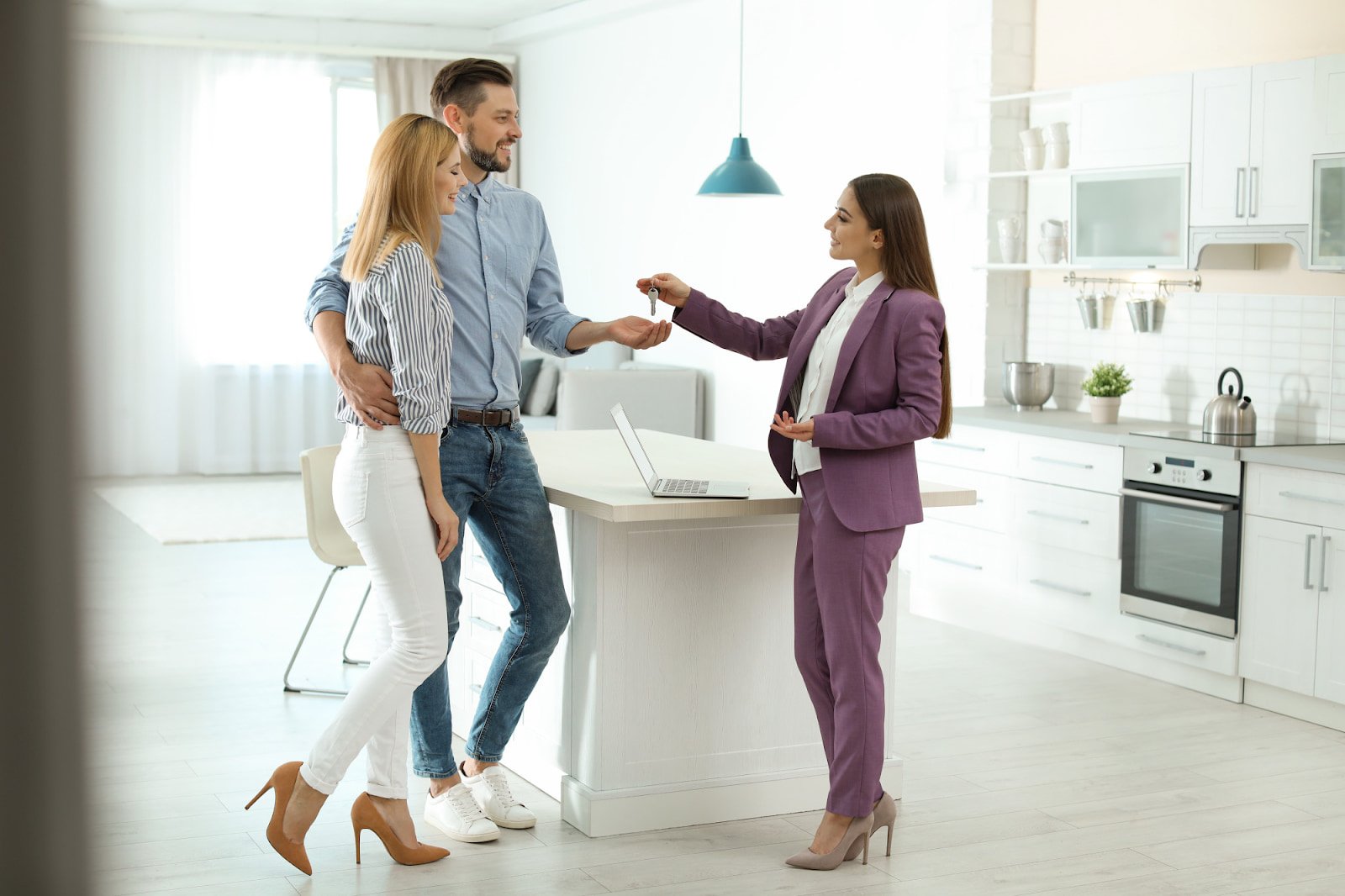 Lady handing a couple keys